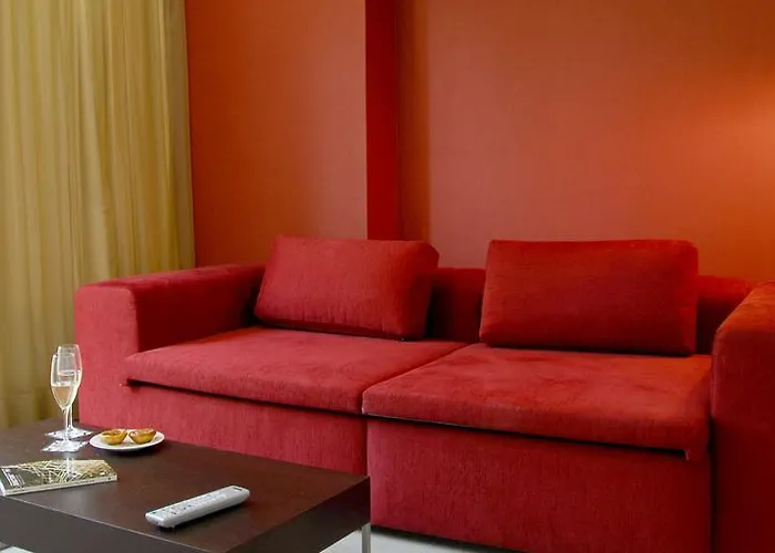 热罗尼姆斯8号酒店