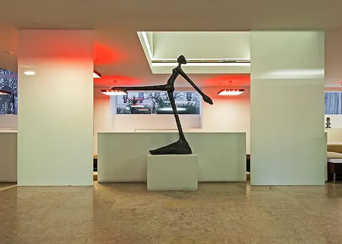 热罗尼姆斯8号酒店 4*