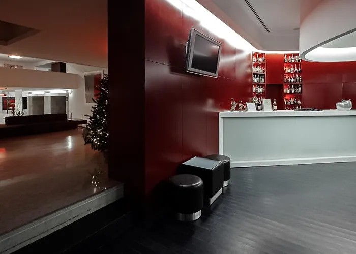 热罗尼姆斯8号酒店 4*