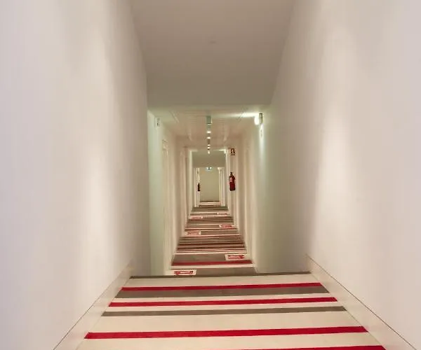 Jeronimos 8 Hotell 4*